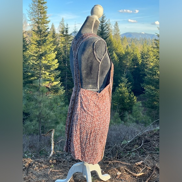 Boho style dress with long scoop underarm and cute open back - Picture 2 of 5